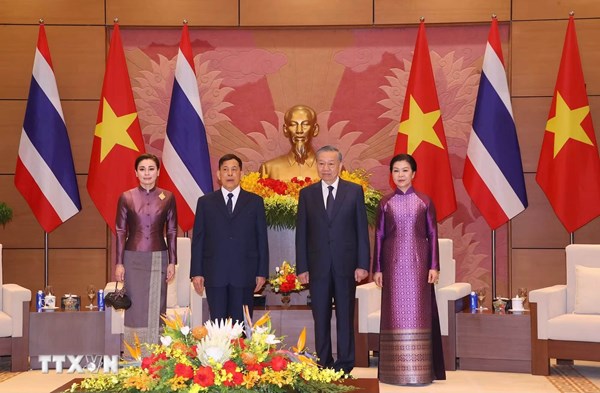 Lễ đón chính thức Nhà vua và Hoàng hậu Thái Lan thăm cấp Nhà nước tới Việt Nam