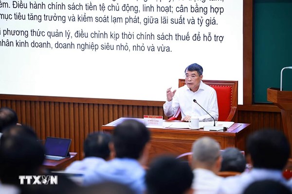 Thủ tướng Lê Minh Hưng trao đổi Chuyên đề về nâng cao năng lực điều hành của Chính phủ