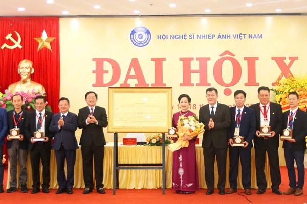 Phó Chủ tịch Nguyễn Đức Phong dự Đại hội đại biểu toàn quốc Hội Nghệ sĩ Nhiếp ảnh Việt Nam lần thứ X, nhiệm kỳ 2026 - 2031
