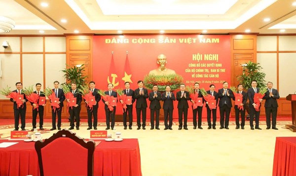 Công bố các Quyết định của Bộ Chính trị, Ban Bí thư về công tác cán bộ