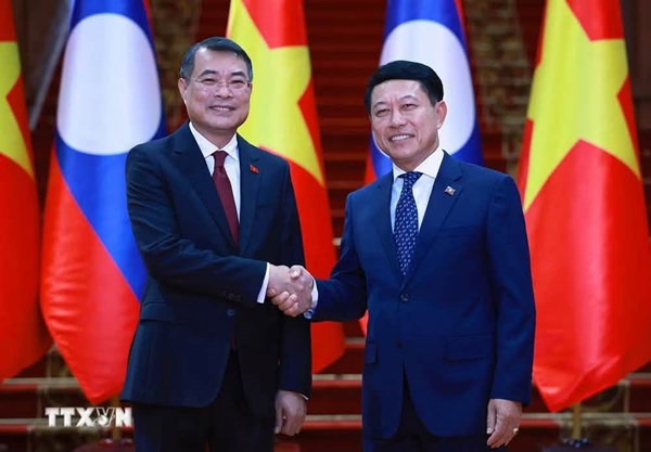 Thủ tướng Lê Minh Hưng hội đàm với Thủ tướng Lào Saleumxay Kommasith 