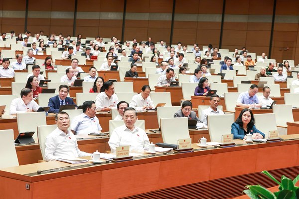 Quốc hội thảo luận tại Hội trường về tình hình kinh tế - xã hội, ngân sách nhà nước