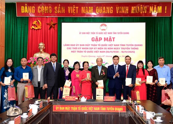 Ủy ban MTTQ Việt Nam tỉnh Tuyên Quang gặp mặt lãnh đạo MTTQ tỉnh các thời kỳ