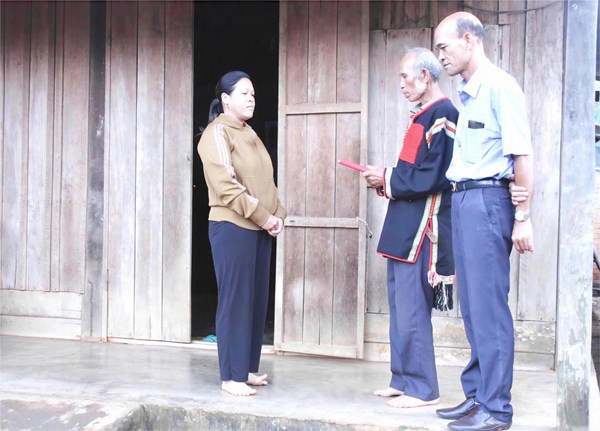 Đắk Lắk: Những người có uy tín ở buôn làng