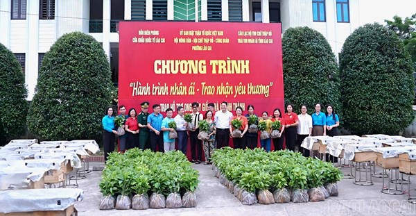 Phường Lào Cai tổ chức chương trình “Hành trình nhân ái - Trao nhận yêu thương”