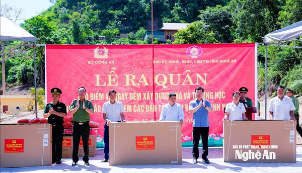 Bộ Công an và tỉnh Nghệ An phát động cao điểm 40 ngày đêm xây dựng nhà, trường học hỗ trợ người dân vùng lũ