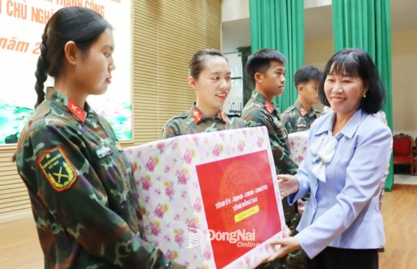 Lãnh đạo tỉnh Đồng Nai thăm, động viên, tặng quà lực lượng A80