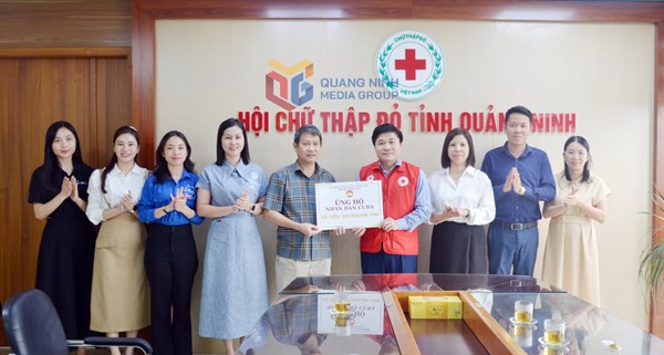 Ủy ban MTTQ và các đoàn thể phường Hồng Gai ủng hộ 100 triệu đồng giúp nhân dân Cuba