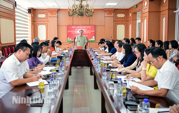 Phó Bí thư Tỉnh ủy, Chủ tịch Ủy ban MTTQ Việt Nam tỉnh Ninh Bình làm việc với Trường Chính trị tỉnh