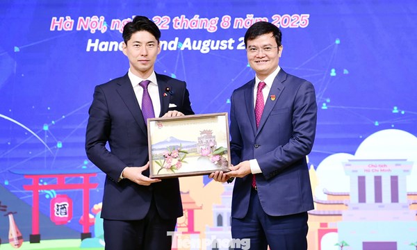 Phó Chủ tịch UBTW MTTQ Việt Nam, Bí thư thứ nhất TW Đoàn Bùi Quang Huy tiếp Trưởng Ban Thanh niên Đảng Dân chủ tự do Nhật Bản 