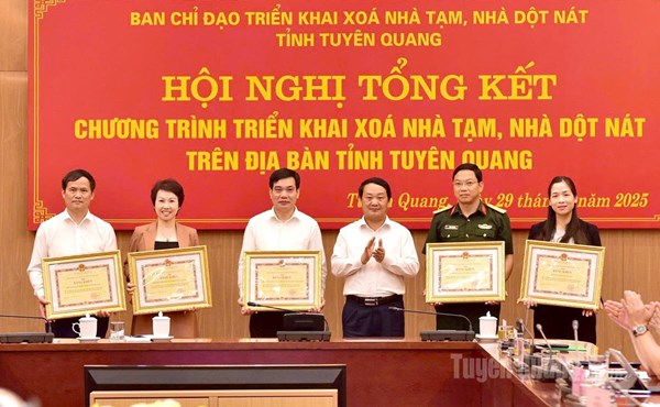 Bí thư Tỉnh ủy Hầu A Lềnh: Hoàn thành xóa nhà tạm, nhà dột nát trên địa bàn tỉnh là kỳ tích trong chăm lo đời sống cho người dân