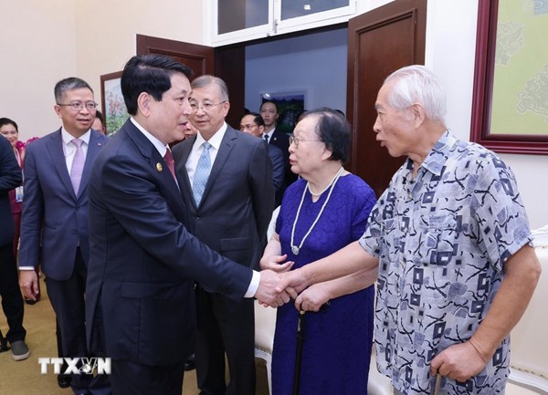 Chủ tịch nước Lương Cường tiếp gia đình các nhân sĩ hữu nghị Trung Quốc