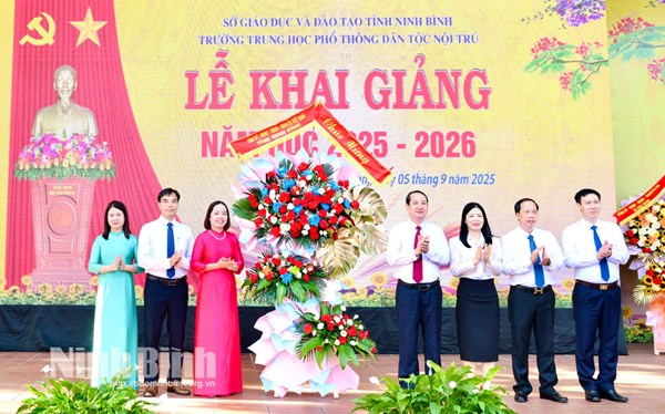 Ninh Bình: Phó Bí thư Tỉnh ủy, Chủ tịch Ủy ban MTTQ Việt Nam tỉnh dự Lễ khai giảng tại Trường THPT Dân tộc nội trú tỉnh