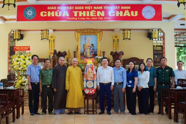 Phó Bí thư Tỉnh ủy, Chủ tịch Ủy ban MTTQ Việt Nam tỉnh Tây Ninh Nguyễn Thanh Hải thăm, chúc mừng Đại lễ Vu Lan năm 2025