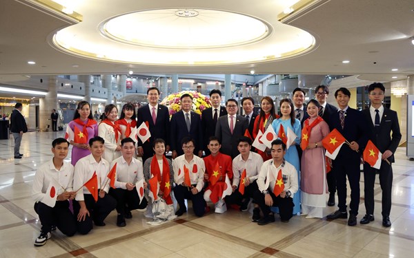 Phó Thủ tướng Lê Thành Long gặp mặt Cộng đồng người Việt Nam tại Kansai
