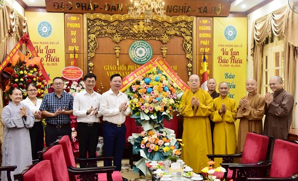 Hà Nội: Thăm hỏi, chúc mừng các chùa nhân dịp Lễ Vu Lan