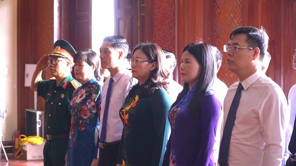 Lào Cai: Đoàn đại biểu Hội nghị điển hình tiên tiến MTTQ Việt Nam tỉnh dâng hương báo công Chủ tịch Hồ Chí Minh