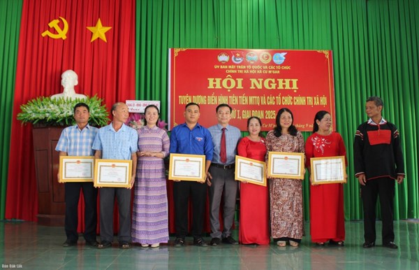Đắk Lắk: Xã Cư M’gar tuyên dương 6 tập thể, cá nhân điển hình tiên tiến giai đoạn 2020 - 2025