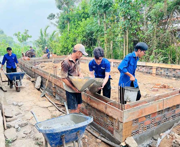 Vĩnh Long: Ấm áp nghĩa tình từ những căn nhà mới