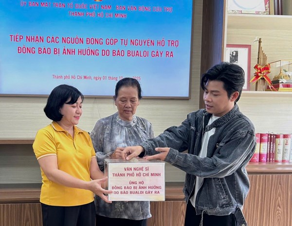 Đông đảo nghệ sĩ TP Hồ Chí Minh chung tay ủng hộ đồng bào chịu ảnh hưởng nặng nề bởi cơn bão số 10