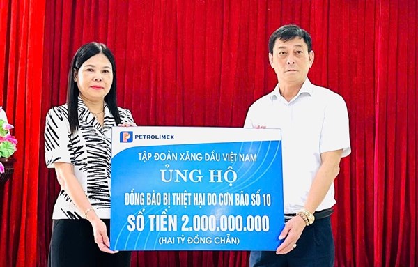 Lào Cai: Ủy ban Mặt trận Tổ quốc Việt Nam tỉnh tiếp nhận ủng hộ từ Tập đoàn Xăng dầu Việt Nam 