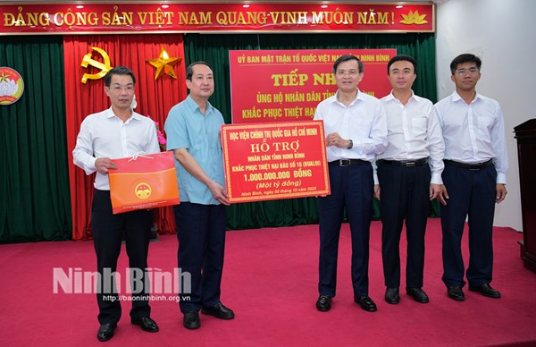 Ninh Bình: Uỷ ban MTTQ Việt Nam tỉnh tiếp nhận 1 tỷ đồng khắc phục thiệt hại do bão số 10 