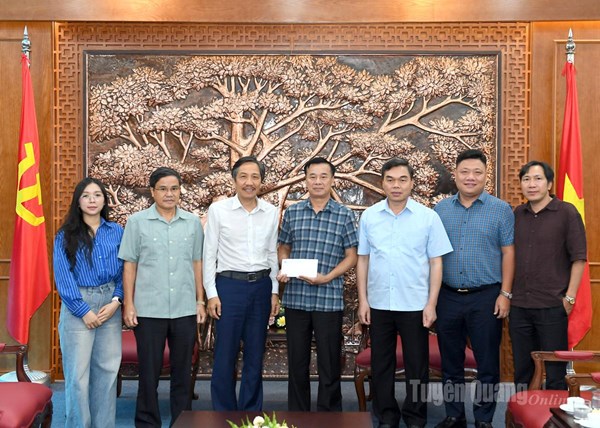 Tuyên Quang: Uỷ ban MTTQ Việt Nam tỉnh tiếp nhận ủng hộ từ Hiệp hội Khoa học hành chính Việt Nam nhằm khắc phục thiệt hại bão số 10