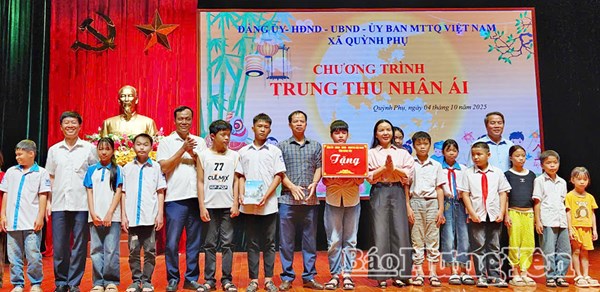 Hưng Yên: Phó Chủ tịch Thường trực Ủy ban MTTQ Việt Nam tỉnh trao quà Tết Trung thu tại xã Quỳnh Phụ