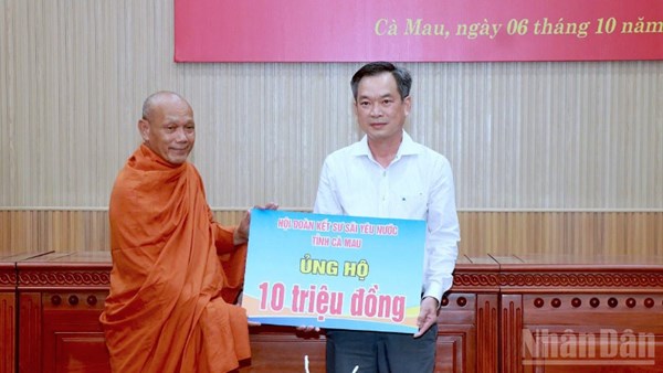 Cà Mau quyên góp ủng hộ đồng bào vùng thiên tai
