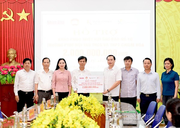 Tuyên Quang: Uỷ ban MTTQ Việt Nam tỉnh tiếp nhận ủng hộ hỗ trợ trường PTDT nội trú THCS và THPT Chiêm Hóa khắc phục hậu quả do bão số 10