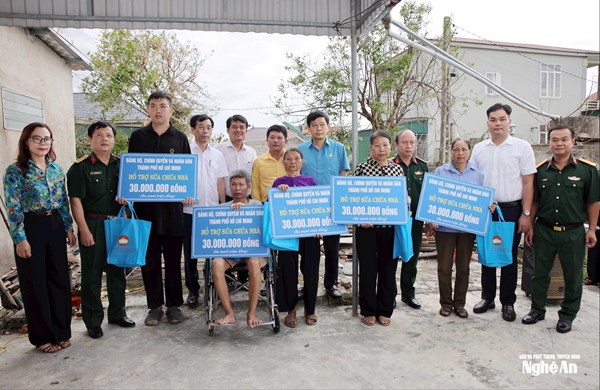 Uỷ ban MTTQ Việt Nam TP Hồ Chí Minh hỗ trợ Nghệ An 7 tỷ đồng khắc phục hậu quả bão số 10