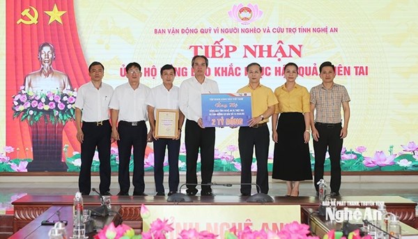 Nghệ An: Uỷ ban MTTQ Việt Nam tỉnh tiếp nhận 2 tỷ đồng ủng hộ đồng bào khắc phục hậu quả bão số 10 