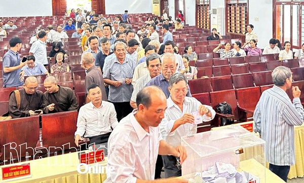 Khánh Hoà: Ủy ban MTTQ Việt Nam xã Vạn Ninh tiếp nhận hơn 153 triệu đồng hỗ trợ đồng bào bị thiệt hại do cơn bão số 10