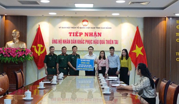 Cao Bằng: Uỷ ban MTTQ Việt Nam tỉnh tiếp nhận hàng cứu trợ của Bộ Quốc phòng