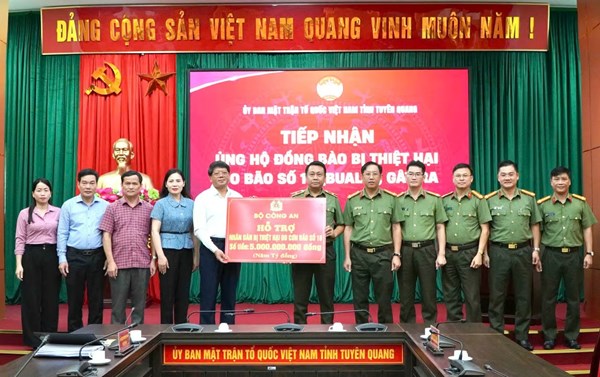 Bộ Công an ủng hộ 5 tỷ đồng hỗ trợ Tuyên Quang khắc phục hậu quả bão lũ