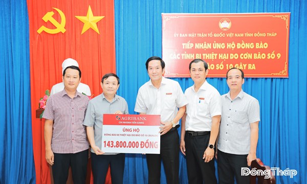 Đồng Tháp: Ủy ban MTTQ Việt Nam tỉnh tiếp nhận ủng hộ cho đồng bào bị thiệt hại do bão số 10