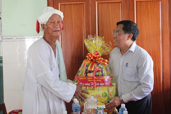 Lâm Đồng: Phó Chủ tịch UBND tỉnh Võ Ngọc Hiệp chúc Tết Katê tại xã Hồng Thái và Bắc Bình