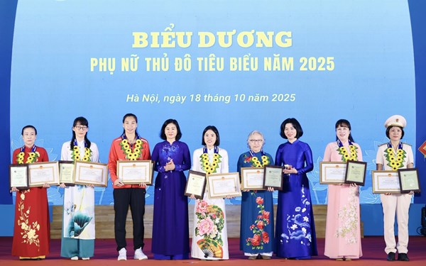 Phó Chủ tịch UBTƯ MTTQ Việt Nam, Chủ tịch Hội LHPN Việt Nam Nguyễn Thị Tuyến tham dự Lễ biểu dương Phụ nữ Thủ đô tiêu biểu năm 2025 