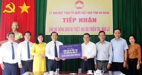 An Giang: Ủy ban MTTQ Việt Nam tỉnh tiếp nhận ủng hộ đồng bào khắc phục hậu quả bão lũ 