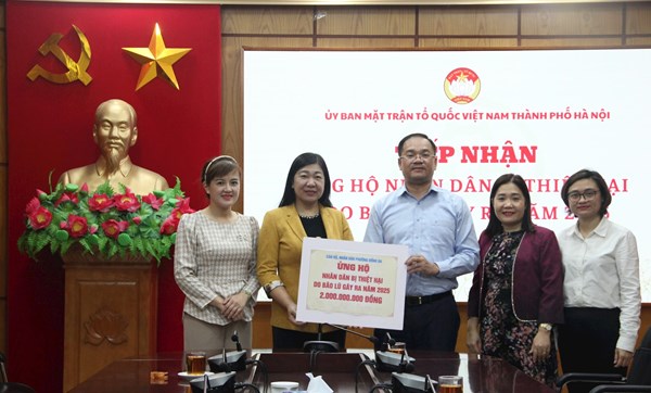 Hà Nội: Tiếp nhận 31 tỷ đồng ủng hộ đồng bào chịu ảnh hưởng bão lũ qua MTTQ thành phố