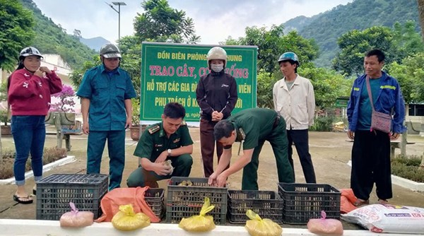 Góp sức xây dựng bản sáng vùng biên ở Thanh Hóa