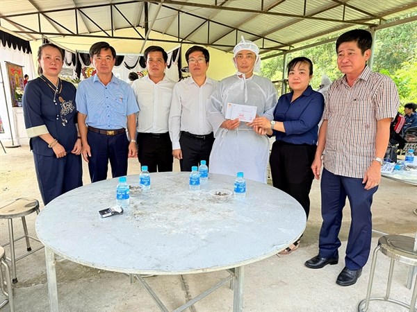 TP Hồ Chí Minh: Ủy ban MTTQ Việt Nam thành phố thăm hỏi, động viên và hỗ trợ gia đình cụ bà 79 tuổi bị nước cuốn trôi tại xã Bàu Bàng 