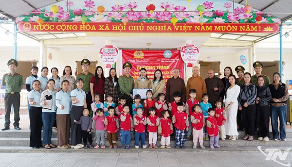 Thái Nguyên: Ban Trị sự Giáo hội Phật giáo tỉnh Thái Nguyên hỗ trợ trang thiết bị cho Trường Mầm non Liên cơ