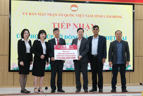 Lâm Đồng: Ủy ban MTTQ Việt Nam tỉnh tiếp nhận hơn 700 triệu đồng giúp đồng bào vũng lũ và Quỹ Vì người nghèo