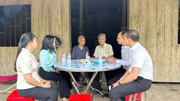 Tây Ninh: Ủy ban MTTQ Việt Nam tỉnh thăm hỏi, hỗ trợ các hộ dân bị thiệt hại do mưa, lũ tại xã Tân Thạnh