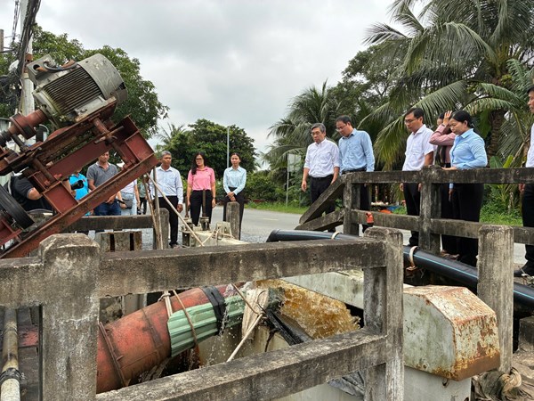 TP Hồ Chí Minh: Chủ tịch Ủy ban MTTQ Việt Nam thành phố khảo sát tình trạng ngập tại làng nghề mai vàng Bình Lợi
