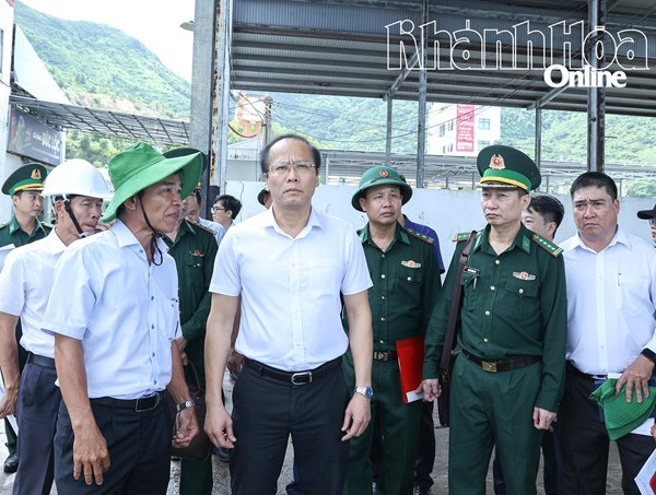 Khánh Hòa: Chủ tịch Ủy ban MTTQ Việt Nam tỉnh Nguyễn Khắc Hà kiểm tra công tác phòng, chống bão số 13