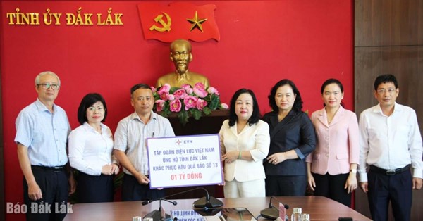 Đắk Lắk: Tập đoàn Điện lực Việt Nam hỗ trợ tỉnh Đắk Lắk 1 tỷ đồng khắc phục hậu quả bão số 13
