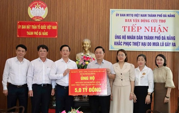 Đà Nẵng tiếp nhận hơn 47 tỉ đồng và 266 tấn hàng cứu trợ lũ lụt