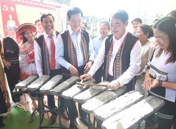 Phó Thủ tướng Chính phủ Mai Văn Chính dự Ngày hội đại đoàn kết toàn dân tộc tại Khánh Hòa 